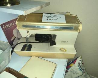 VINTAGE SINGER FUTURA II