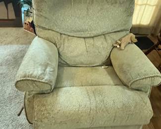 LARGE COMFY RECLINER