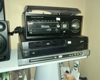 PHILLIPS DVD, ZENITH VHS, COMPACT PHONO/CD/RADIO