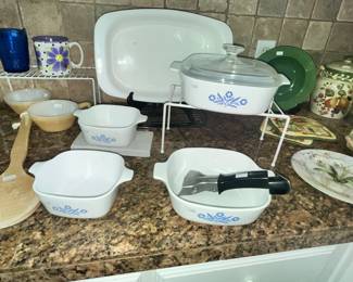 VINTAGE CORNING CORNFLOWER