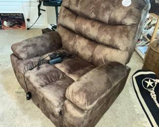 LARGE MASSAGE RECLINER!