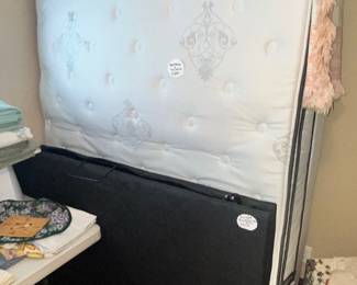 QUEEN MATTRESS SET AND ADJUSTABLE PLATFORM