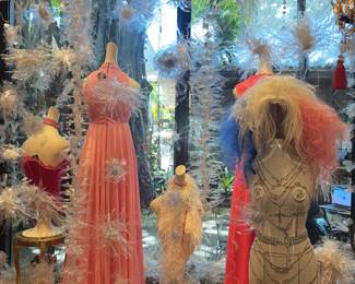 Jewelry & mannequins 