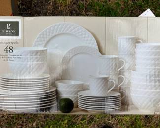 Gibson Home Antique Quilt Piece Porcelain Dinnerware Set