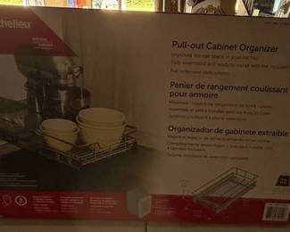 Richelieu Pullout Cabinet Organizer