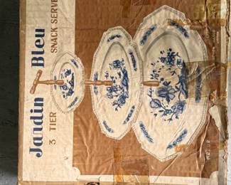 Jardin Bleu Tier Snack Server