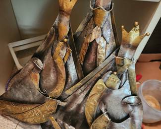 Looks like the 'Three Wise Men' Metal Sculpture.