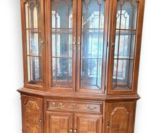 Lexington Furniture Lighted China Cabinet