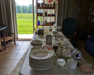 Assorted dinnerware 