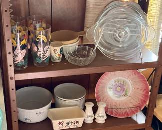 Vintage rooster character glasses, kitchen items
