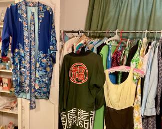 Bathing suit, robes
