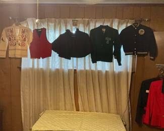 Children’s jackets and capes
