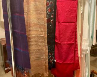 Lot of fine scarves