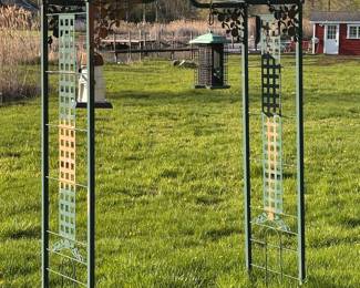 Metal garden arch trellis