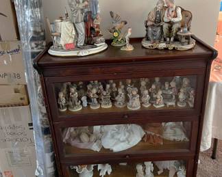 It may not come through clearly in this photo, but the top statue on the left says "Nozze" on the base.  The right-hand statuette says "Ricordi" on the base.  Oh, and don't forget the barrister's bookcase.