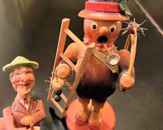 Nutcracker smoker