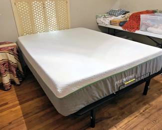 IYEE Nature Queen Mattress with bedframe 