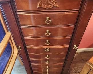 Standing Jewelry Case.