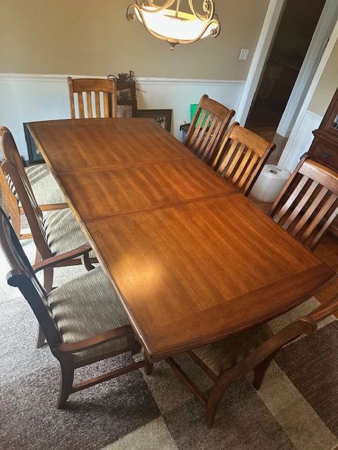 FURNITURE  DINING ROOM TABLE 8 CHIARS II