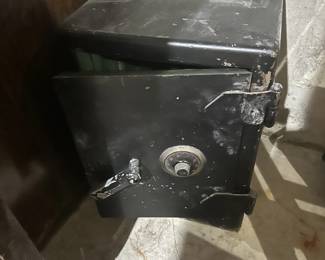 LARGE SECURITY SAFE