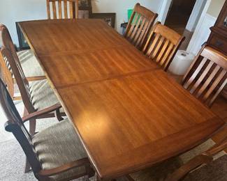 FURNITURE  DINING ROOM TABLE 8 CHIARS II