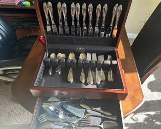 SILVERWARE SET II