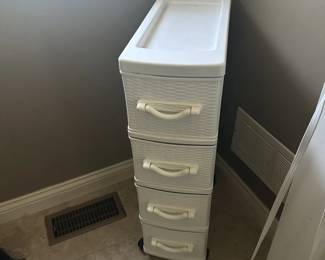 SMALL BATHROOM TOWER DRAWER