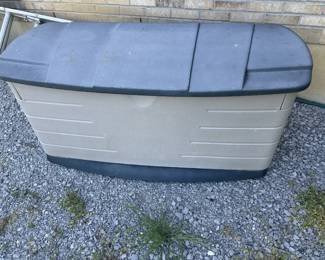 RUBBERMAID STORAGE CONTAINER