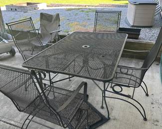 WROUGHT IRON TABLE WITH 4 CHAIRS