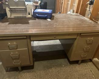 METAL DESK