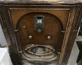 VINTAGE RADIO CABINET