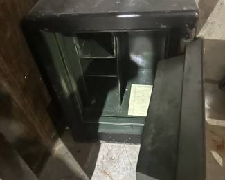 LARGE SECURITY SAFE INSIDE