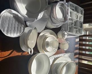 LENOX SNOWDRIFT CHINA SET