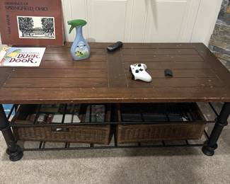 FURNITURE  COFFEE TABLE