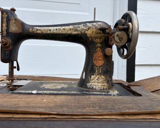 Singer foot pedal model 66, 1910 allotment, Sphynx design, serial #G7089026