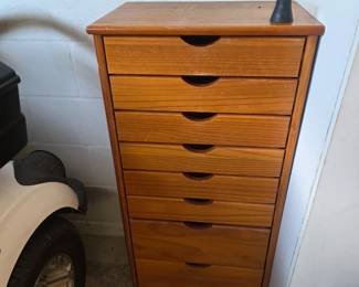 Storage cabinet
