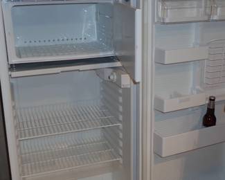 SM FRIG W/FREEZER