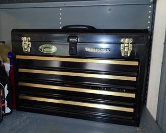 CRAFTMAN TOOL BOX