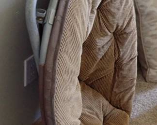 ROUND CHAIR
