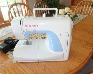 SINGER SEWING MACHINE