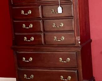 CHEST OF DRAWERS