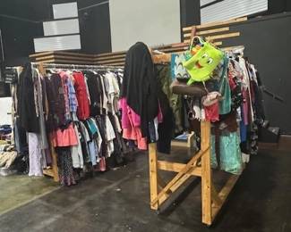 NEED SOME DAISY DUKES ???  We've go em and tons of ladies clothes BARATO!!!!!