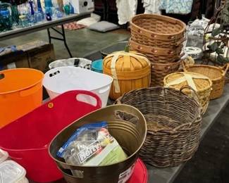SI !!  TENEMOS BASKETS FOLKS !!    GOOD SHAPE/dirt cheap. BARATO !!