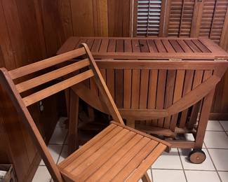 Outdoor table with 4 chairs 1of2