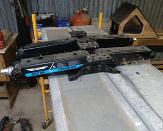 Trailer stabilizer jacks