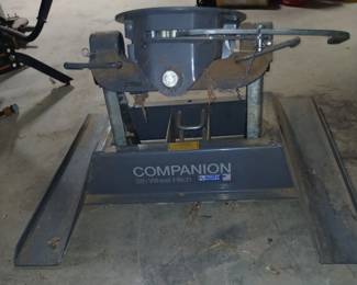 Companion fifth wheel hitch
