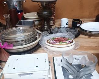 Lamps, glassware 