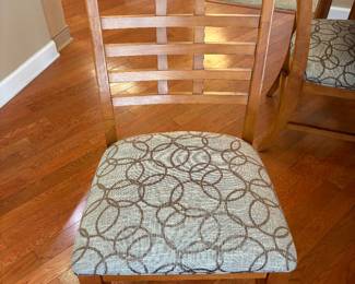 Kincaid Dinning Table 6 Chairs 1 leaf wood $600.00 set.  Table: 64”-84”W 44”D 30”T. Chairs: 20”W 19”D 39.5” T