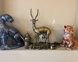 Mirrored, brass and ceramic decorative items
