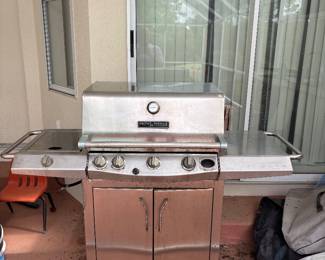 Front Avenue Grill w side burner and cover $150.00